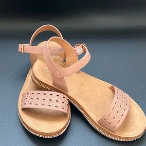 Cute Girls Link Sandals Size 13 – Blush – Very Good Condition